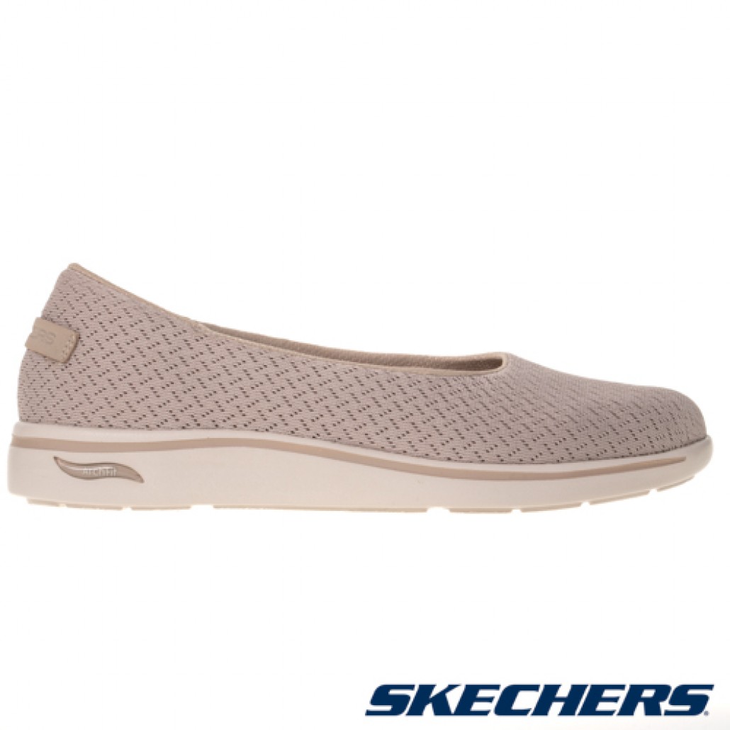 skechers_20230312190644_556093.jpg