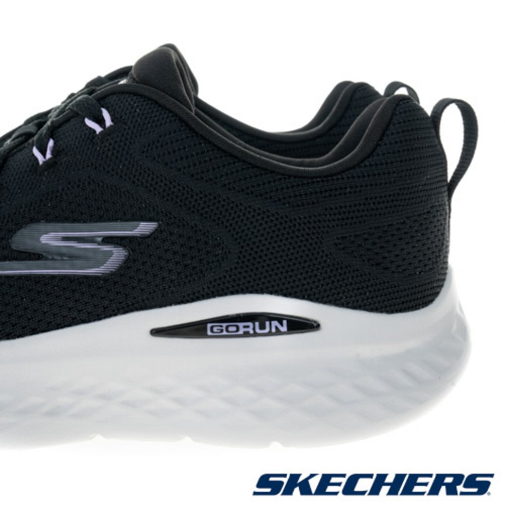 skechers_20231208010027_543454.jpg