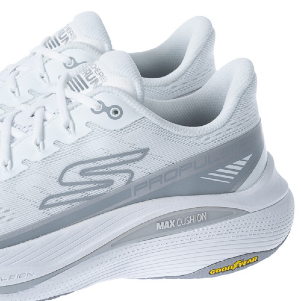 GO RUN MAX CUSHIONING PROPULSION