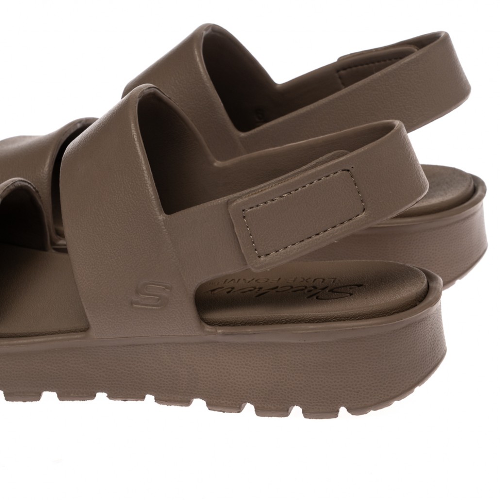 skechers_20260413101843_854512.jpg